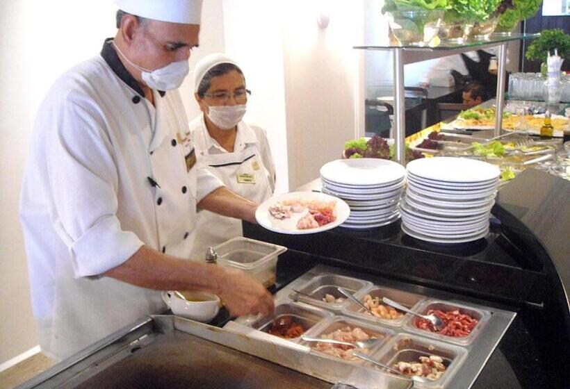 酒店 Ramada Plaza By Wyndham Leon