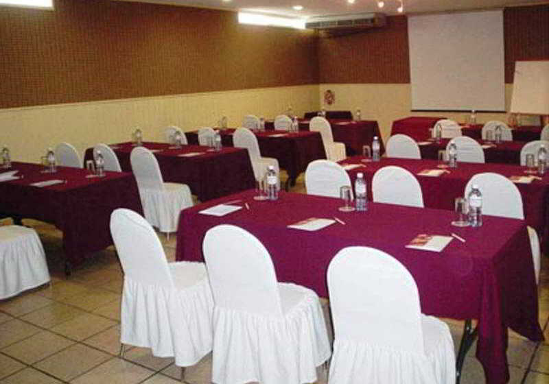 هتل Real De Minas Poliforum