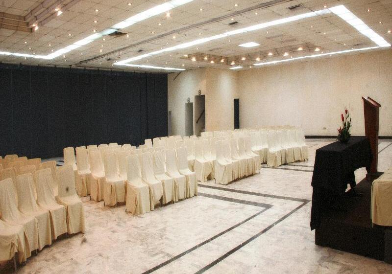 Отель Real De Minas Tradicional