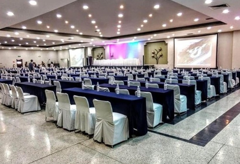 Отель Real De Minas Tradicional