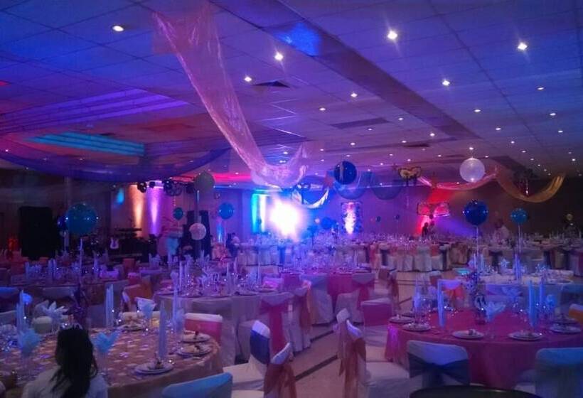 Отель Real De Minas Tradicional