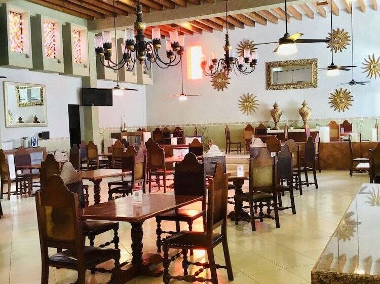 Отель Real De Minas Tradicional