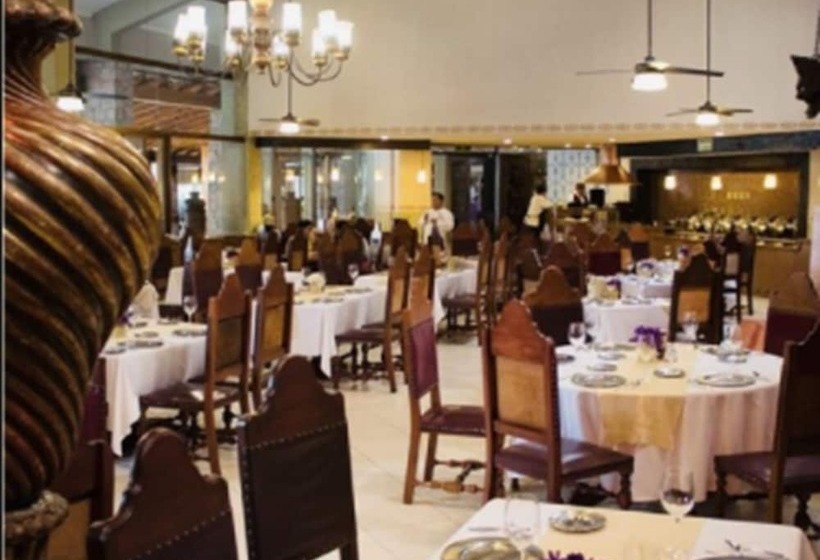 Отель Real De Minas Tradicional