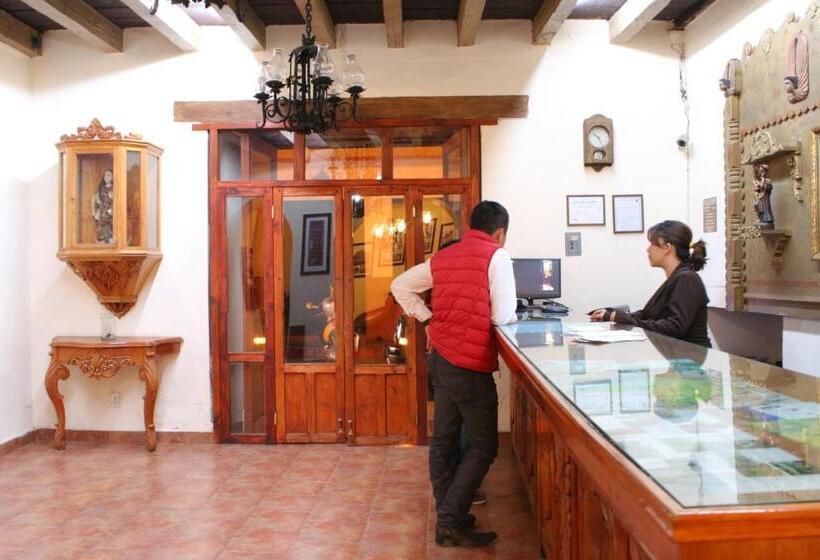 ホテル Santa Clara