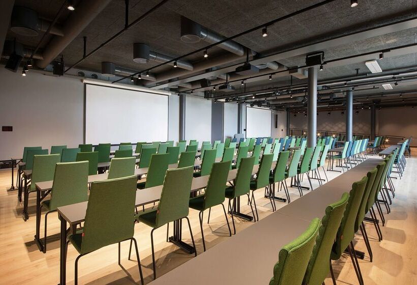 Отель Scandic Holmenkollen Park