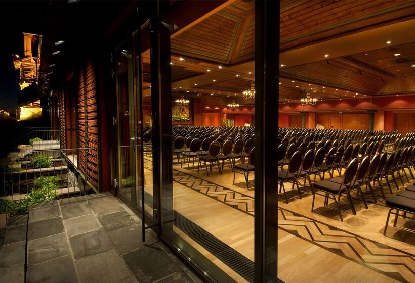 Отель Scandic Holmenkollen Park