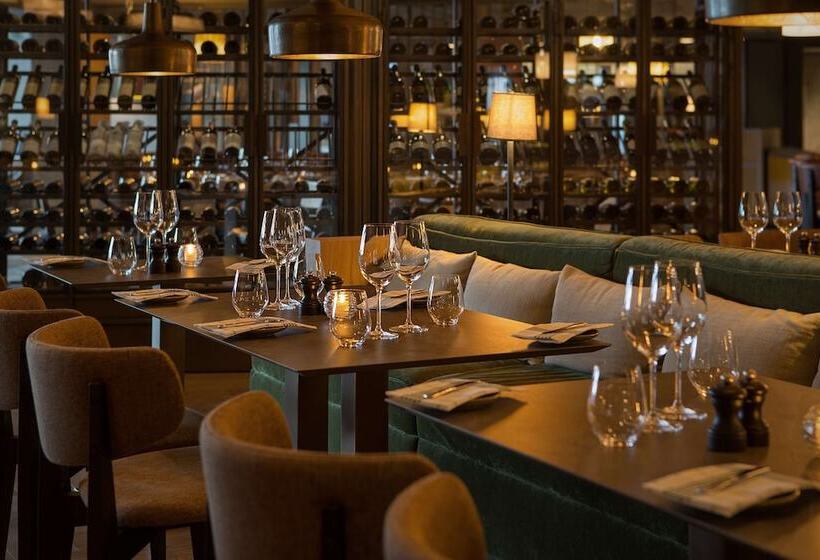 Отель Scandic Holmenkollen Park