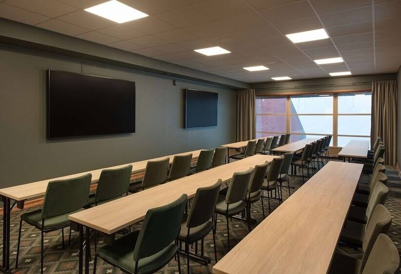 Отель Scandic Holmenkollen Park