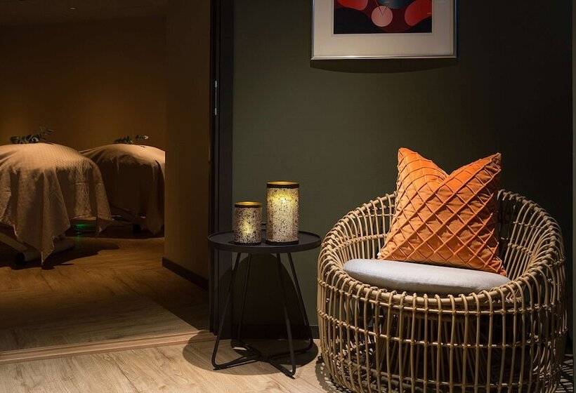 Отель Scandic Holmenkollen Park