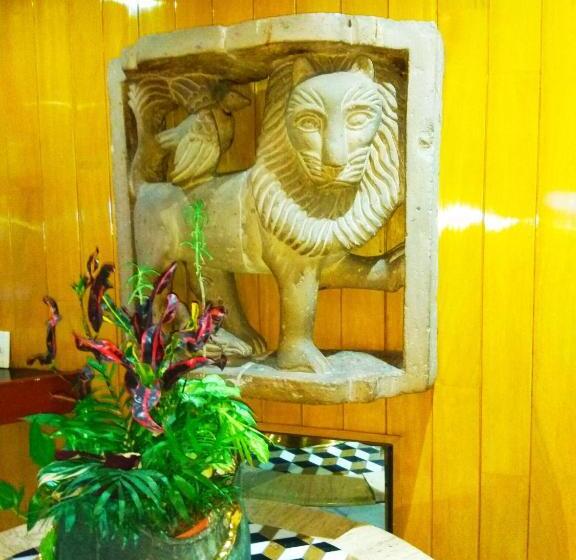 호텔 Segovia Regency