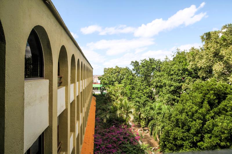 Отель Suites Colonial