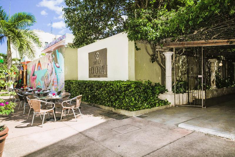 Отель Suites Colonial