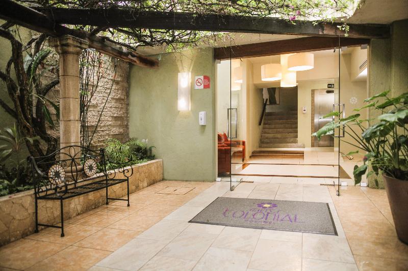 Отель Suites Colonial