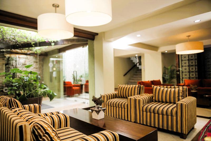 Отель Suites Colonial