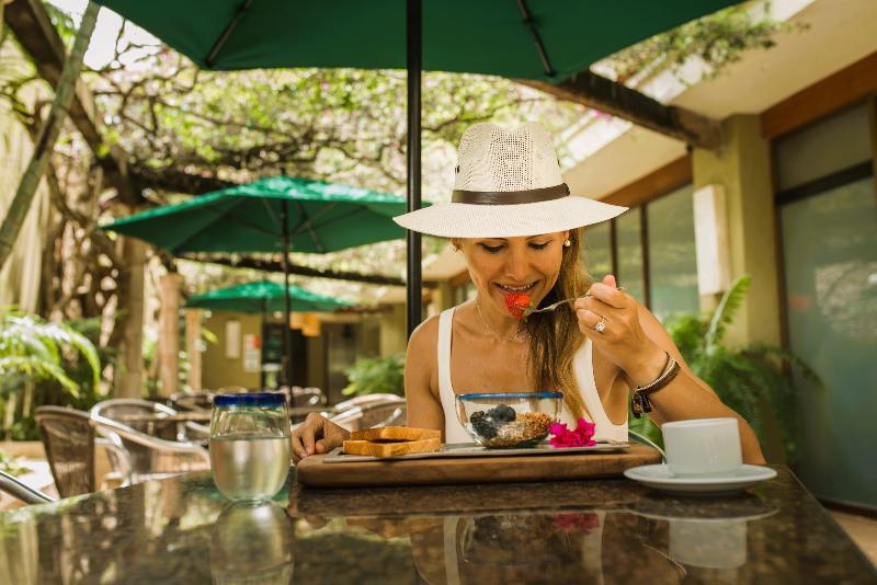 Отель Suites Colonial