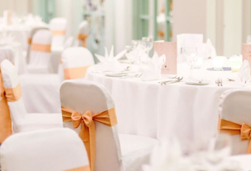 هتل Ax The Victoria