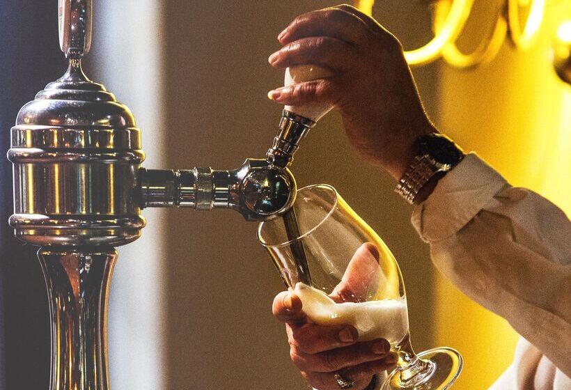 هتل Ax The Victoria