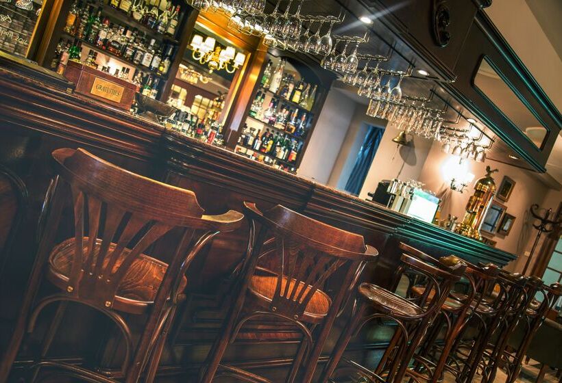 هتل Ax The Victoria