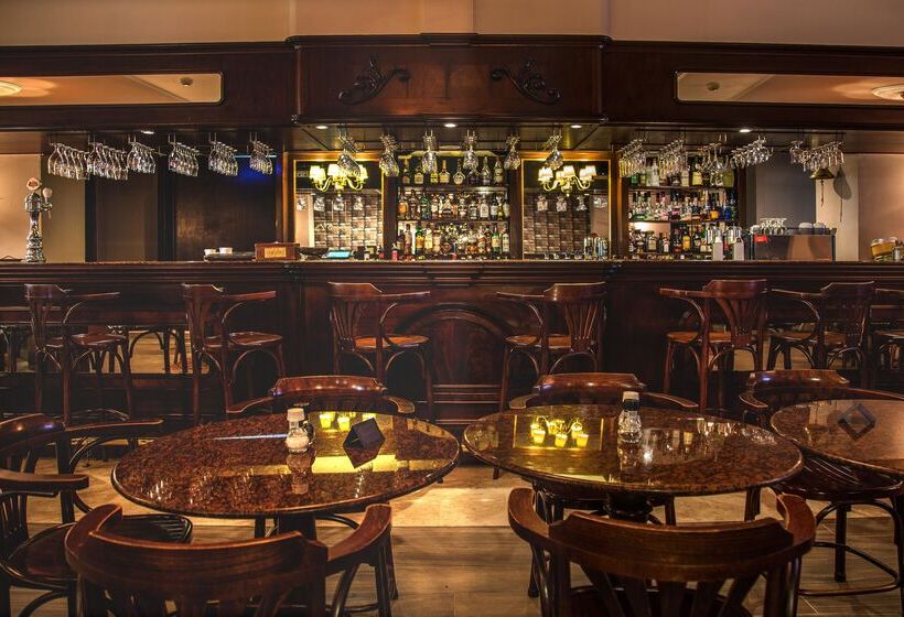 هتل Ax The Victoria