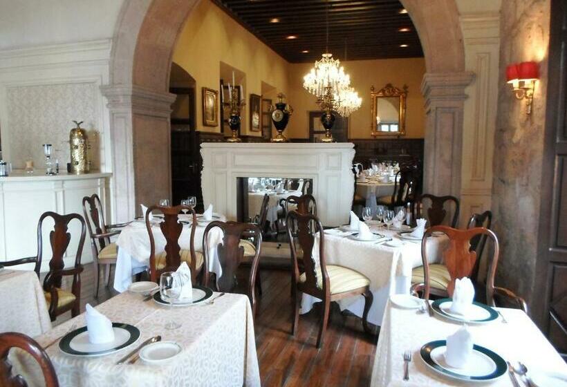 ホテル Virrey De Mendoza