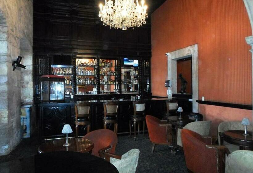 ホテル Virrey De Mendoza