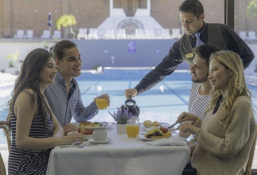 リゾートホテル San Nicolas Hotel Casino