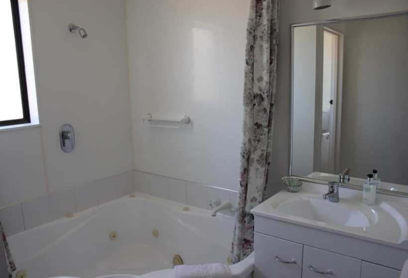 193 Aorangi Manor Motel