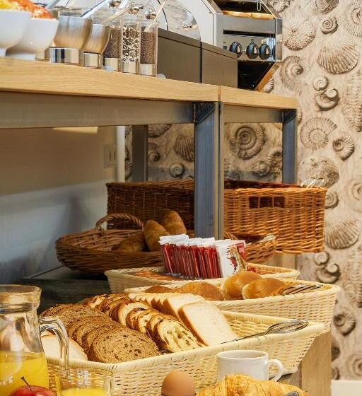 Beach Hotel I Kloeg Collection