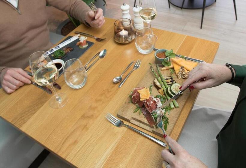 Beach Hotel I Kloeg Collection