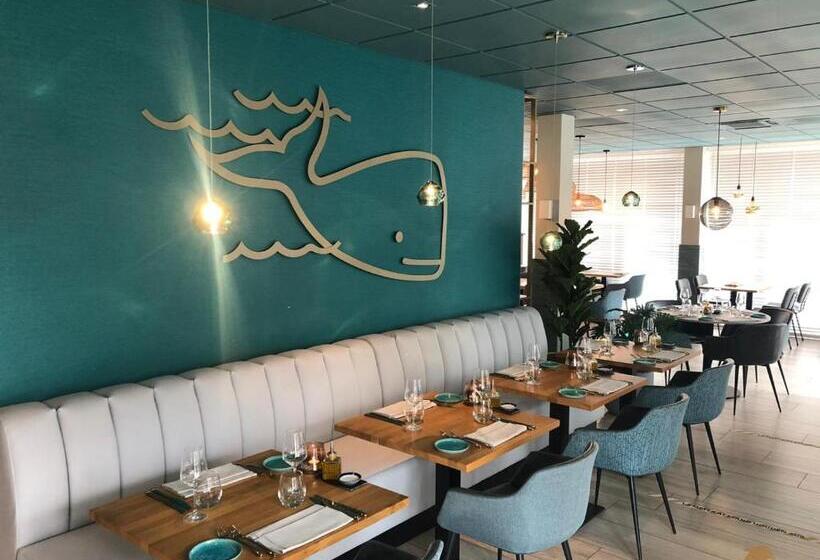 Beach Hotel I Kloeg Collection