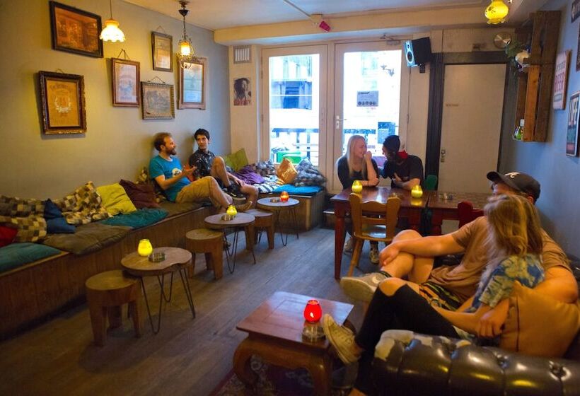 ユースホステル The Flying Pig Downtown