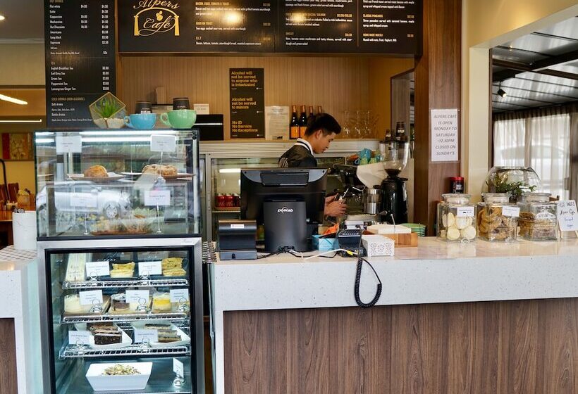 호텔 Alpers Lodge & Conference Centre