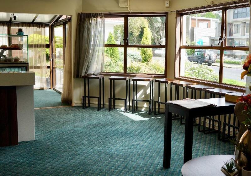 호텔 Alpers Lodge & Conference Centre