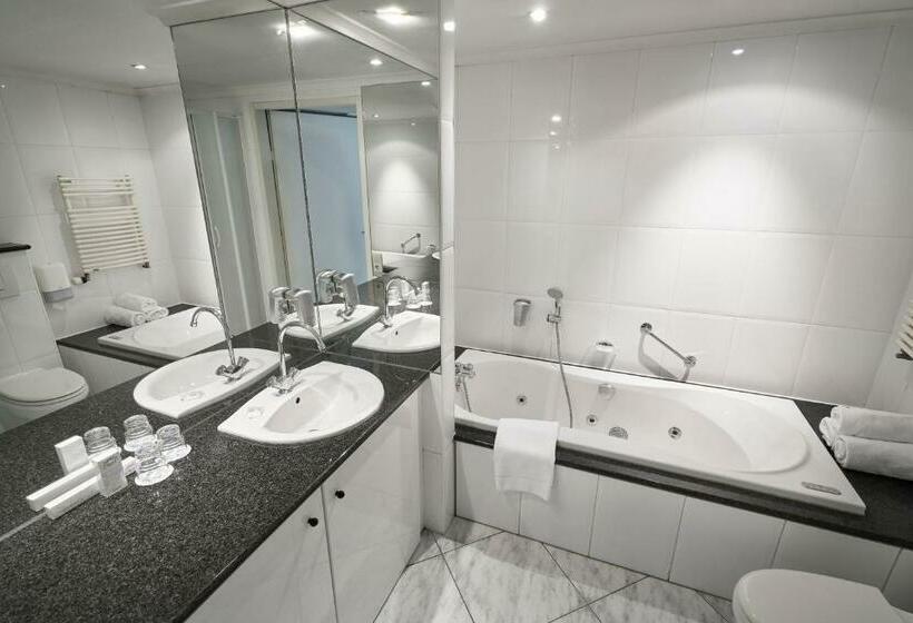 בית מלון כפרי Amrâth  & Thermen Born Sittard