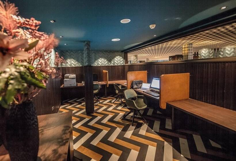 Apollo Hotel Amsterdam, A Tribute Portfolio