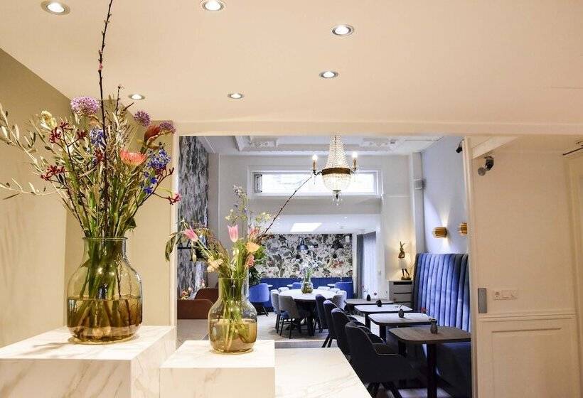 هتل Asterisk, A Family Run