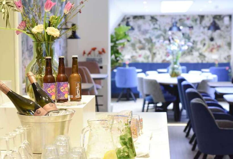 هتل Asterisk, A Family Run