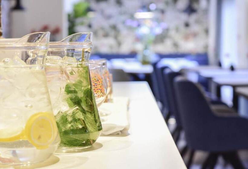 هتل Asterisk, A Family Run