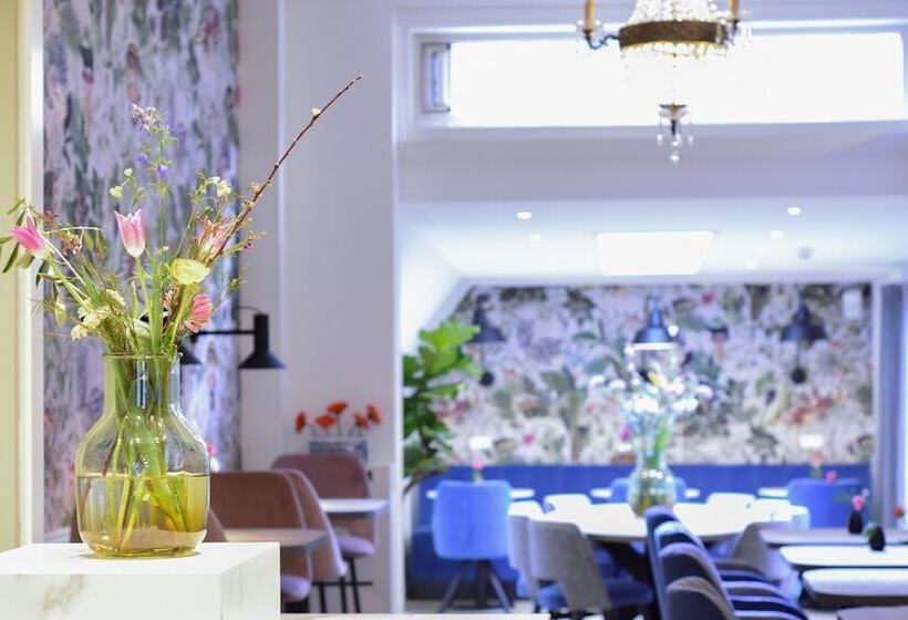 هتل Asterisk, A Family Run