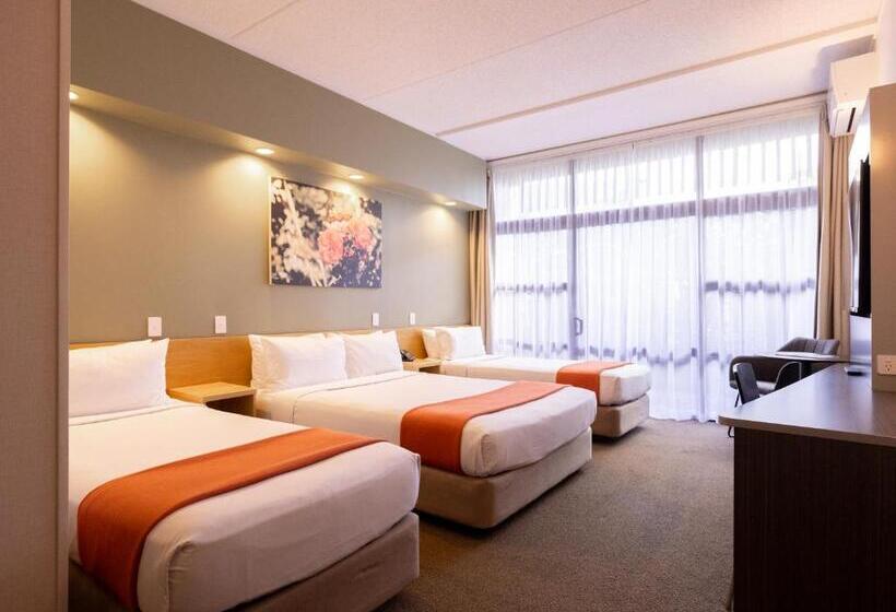 هتل Auckland Rose Park