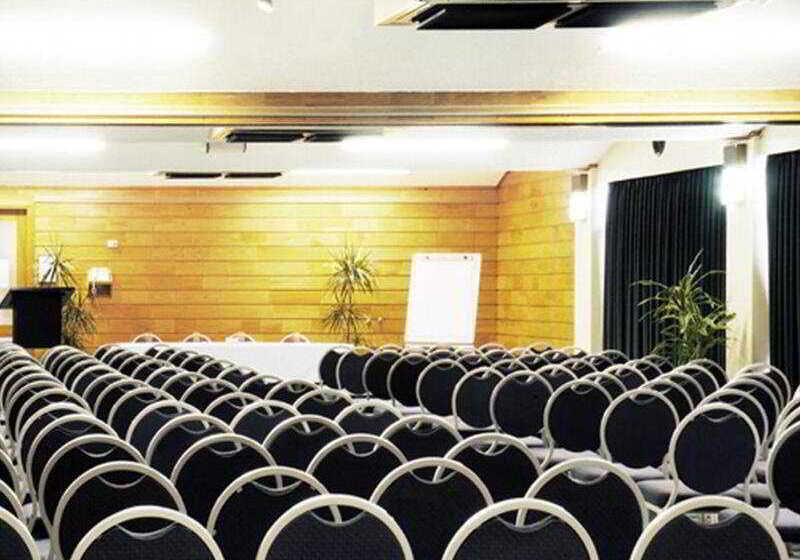 هتل Auckland Rose Park