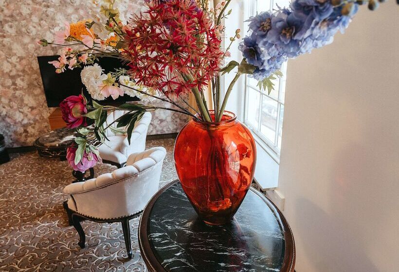 Grand Museum Hotel, Bw Signature Collection