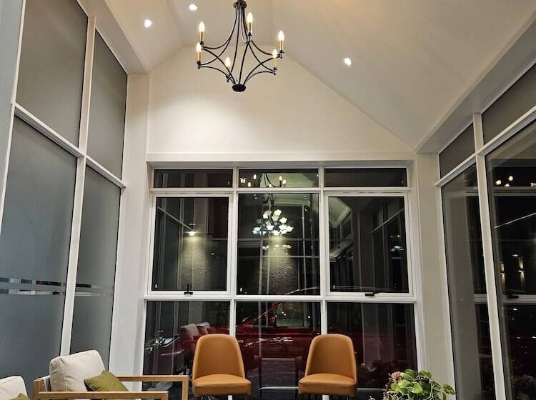 酒店 Best Western Newmarket Inn & Suites