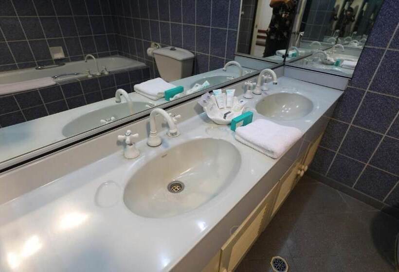 Bird Of Paradise Hotel & Apartments