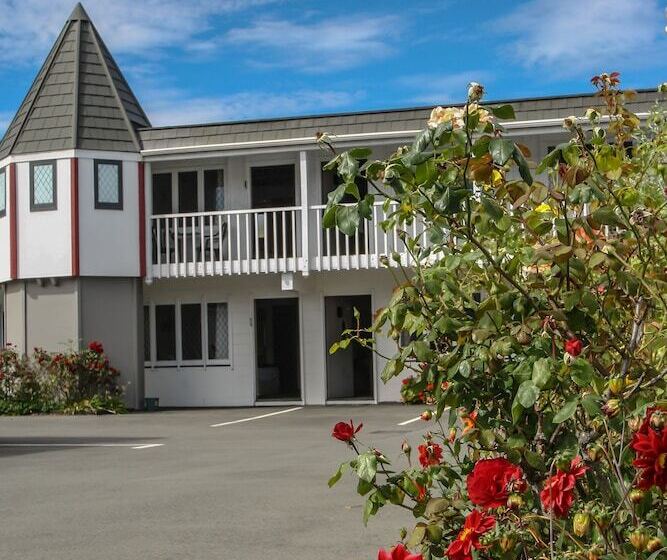 هتل Camelot Motor Lodge