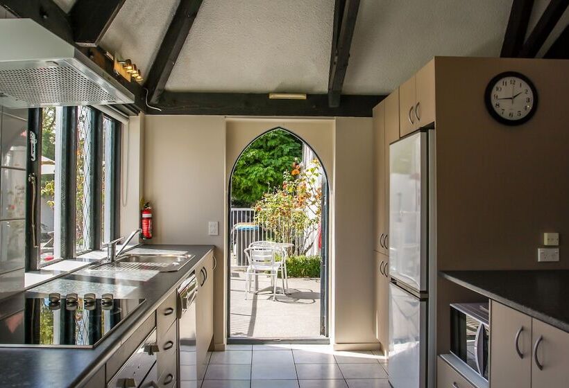 酒店 Camelot Motor Lodge