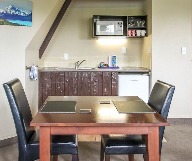 酒店 Camelot Motor Lodge