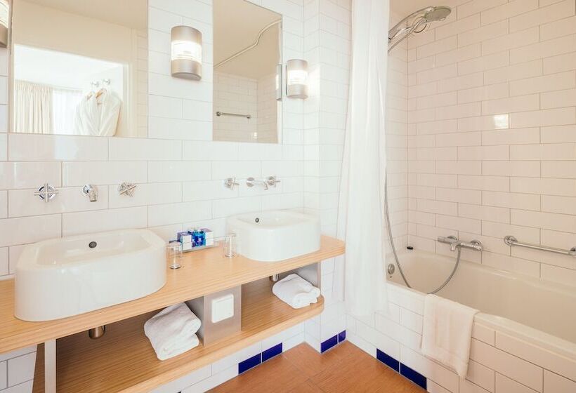 בית מלון כפרי Delta