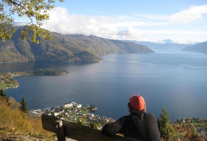 בית מלון כפרי Dragsvik Fjord