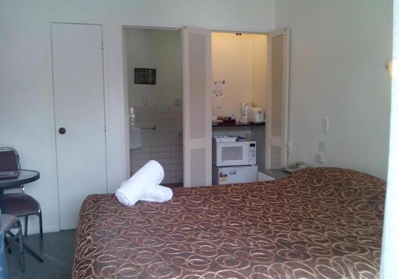 ホテル Dukes Midway Lodge